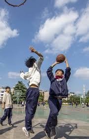 中盘该攻还是守？（中盘抉择：进攻还是防守？）